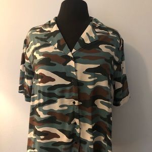 Camo short sleeve blouse